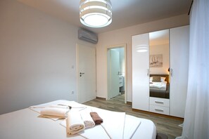 2 bedrooms, in-room safe, iron/ironing board, free WiFi - Villa Gulli - Apartment Gold with Private Beach (Supetarska Draga)