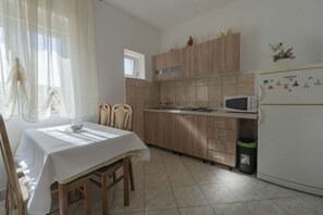 Fridge, microwave, stovetop, toaster