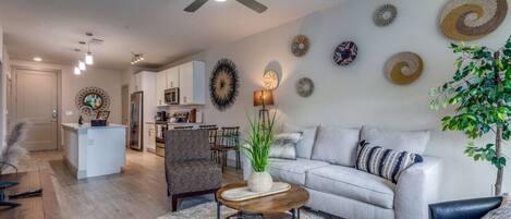 Télévision, cheminée, jeux vidéo, lecteur de DVD