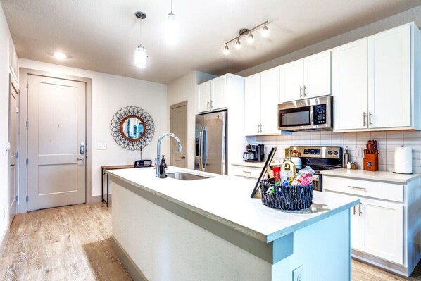 Fridge, microwave, oven, stovetop