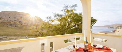 تناول الطعام بالخارج