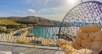 Beautiful apartment with sea view right on the harbour and the beach- Ivica 2