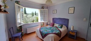 4 dormitoris, planxa i posts de planxar, wifi i roba de llit 