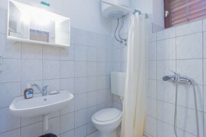 Shower, towels - Apartment with sea view, free WiFi and free parking (Metajna)