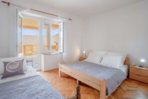 1 bedroom, iron/ironing board, WiFi, bed sheets - Apartment with sea view, free WiFi and free parking (Metajna)