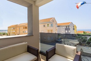 Interior - Apartment Glumac 4 with sea view and a fireplace (Novalja)