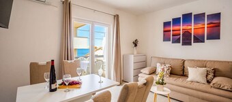 Apartment right on the sea and with seaview