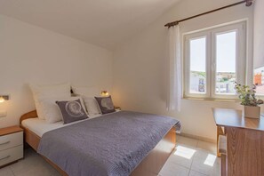 1 habitación, wifi y ropa de cama