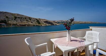 Apartment right on the harbor with slipway and boat mooring