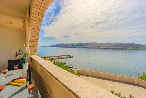 Apartment directly at the beach, shared terrace on the beach with grill