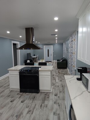 Interior - Workers Paradise
Mid-Term Rental
Great price
No Cleaning Fee (Slidell)