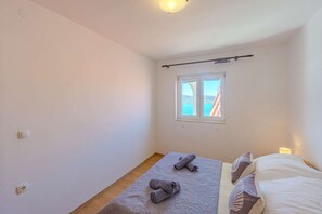 2 soverom, strykejern/-brett, wi-fi og sengetøy