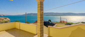 Apartment with balkony and sea view
