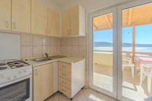 Kjøleskap, ovn og kokeplater