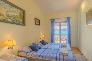 1 bedroom, iron/ironing board, WiFi, bed sheets - Apartment directly at the beach, 2 balconys, sea view and free WiFi (Metajna)