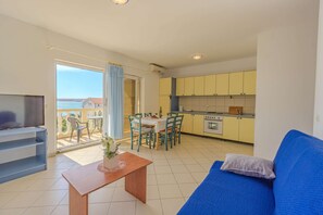 TV - Apartment near the beach with sea view (Vidalici)