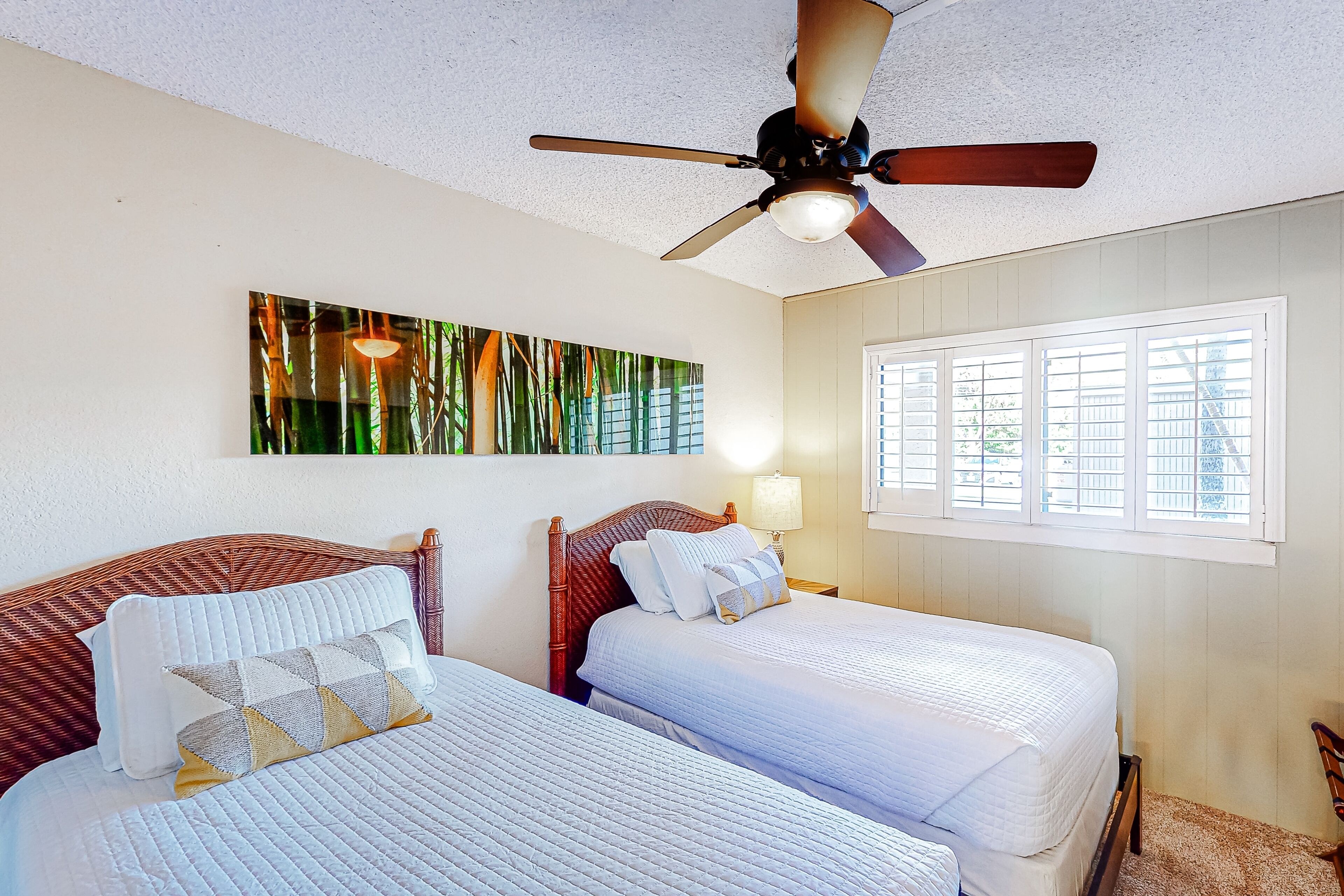 2 bedrooms, iron/ironing board, internet, bed sheets