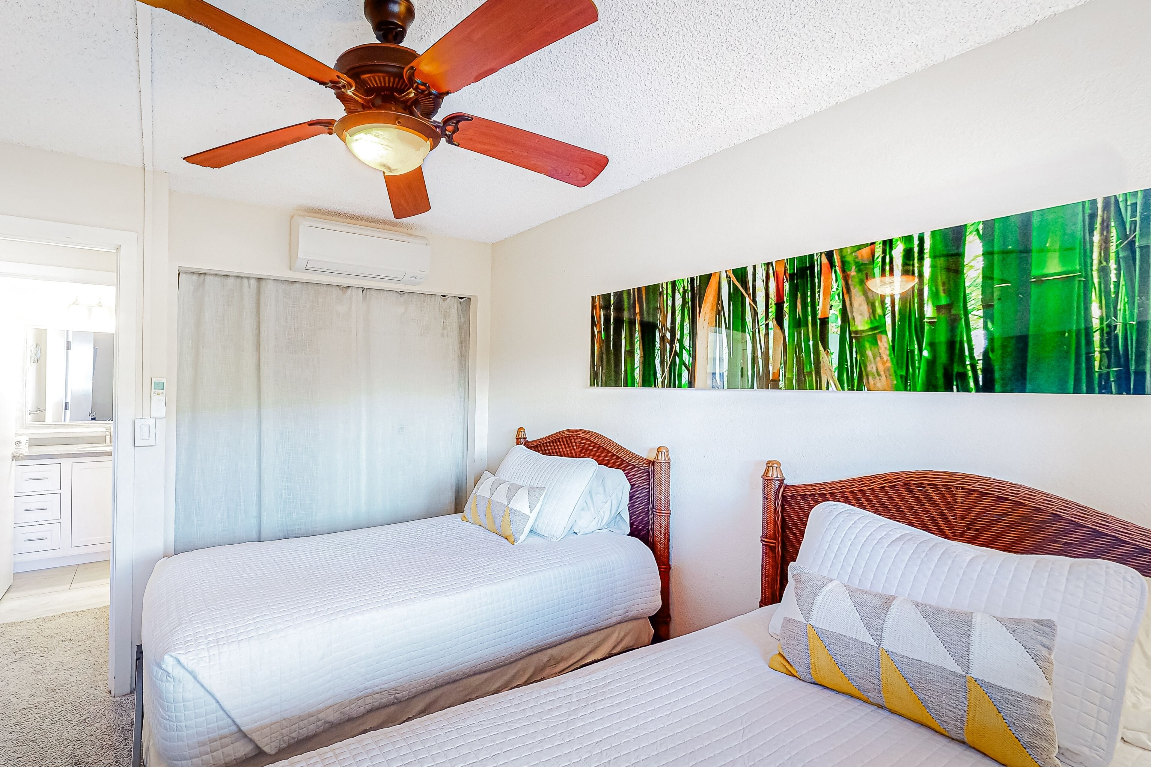 2 bedrooms, iron/ironing board, internet, bed sheets