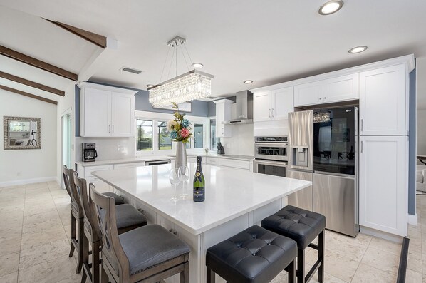 Frigorífic, microones, forn i placa de cuina 