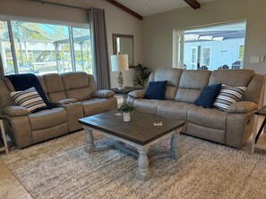 Smart TV, fireplace, printers - Beautiful Water Front Home, Yacht Club, Heated Pool, Gulf Access, 2700 Sq'  (Cape Coral)