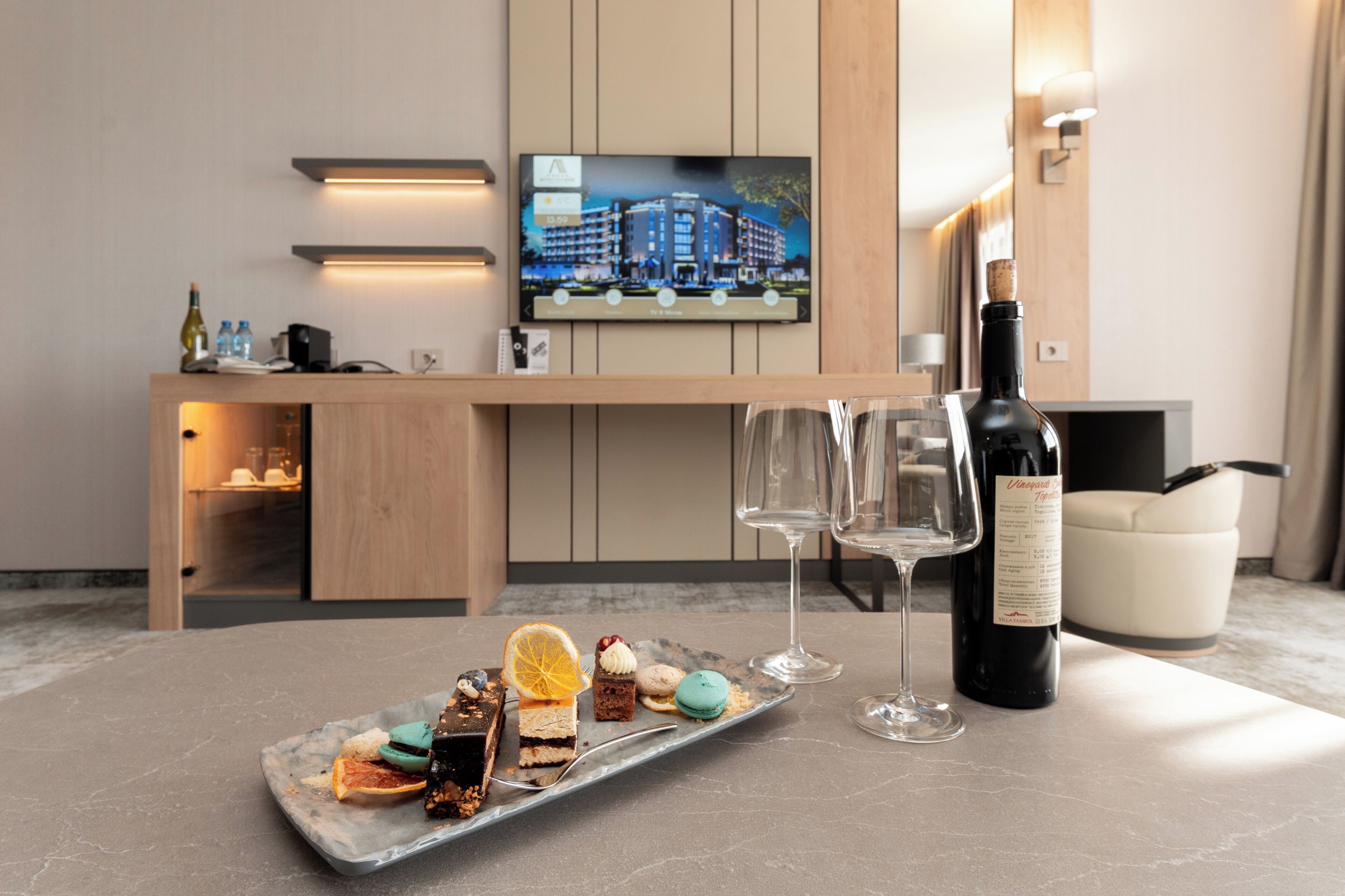 Departamento, 1 habitación | Área de sala de estar | Televisión LED 