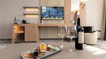 Apartamento, 1 habitación | Zona de estar | Una televisión LED