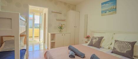 1 bedroom, WiFi, bed sheets