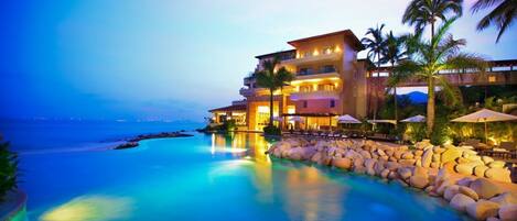 Indoor pool, outdoor pool