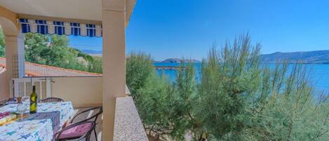 تناول الطعام بالخارج