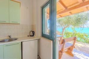 Interior - Apartment on top of the cliff right on the beach with sea views (Zubovici)