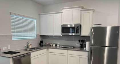 Modern, 1 BR private suite with kitchen