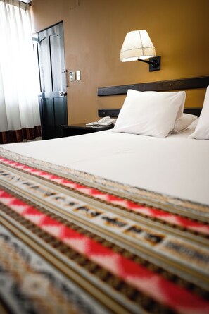 Traditional Double Room | In-room safe, desk, laptop workspace, free WiFi - Raymi Hotel (Cusco)