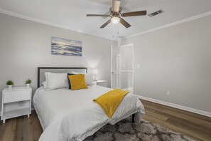 2 bedrooms, iron/ironing board, WiFi, bed sheets