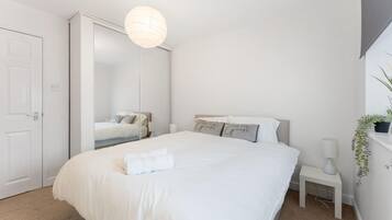 Apartment | 2 bedrooms, iron/ironing board, free WiFi, bed sheets