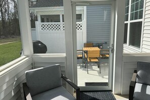 Outdoor dining - Friendship Creek charming townhome with pool, patio, & garden views - near beach (Frankford)