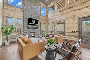 Smart TV, chimenea, videojuegos y futbolito