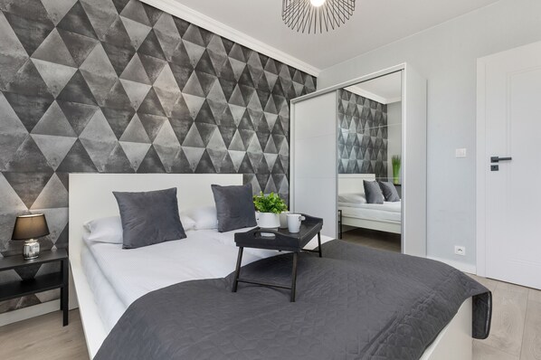 1 bedroom, bed sheets - Lipska Apartment by Renters (Kraków)