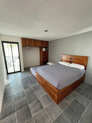 2 chambres, fer et planche à repasser, Wi-Fi gratuit, draps fournis