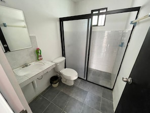 Towels, soap, shampoo, toilet paper