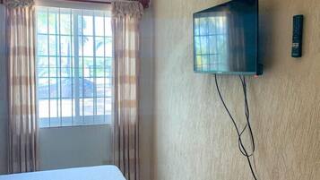 3 室のベッドルーム、アイロン / アイロン台、WiFi (無料)、ベッドシーツ