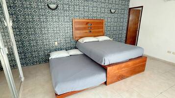 4 bedrooms, iron/ironing board, free WiFi, bed sheets