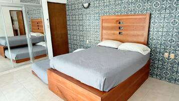 4 bedrooms, iron/ironing board, free WiFi, bed sheets