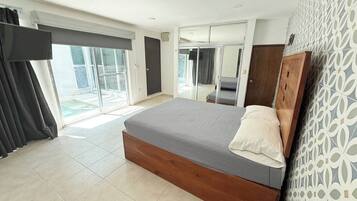 4 bedrooms, iron/ironing board, free WiFi, bed sheets
