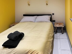 1 quarto, Wi-Fi de cortesia, roupa de cama