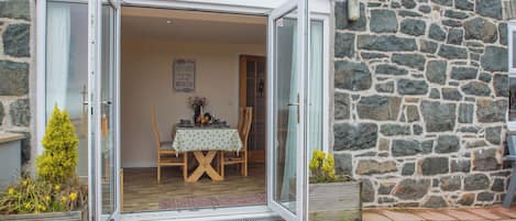 屋外ダイニングエリア