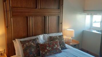 1 soverom, strykejern/-brett, reiseseng for barn og wi-fi (inkludert)