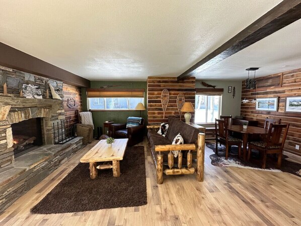 TV, fireplace