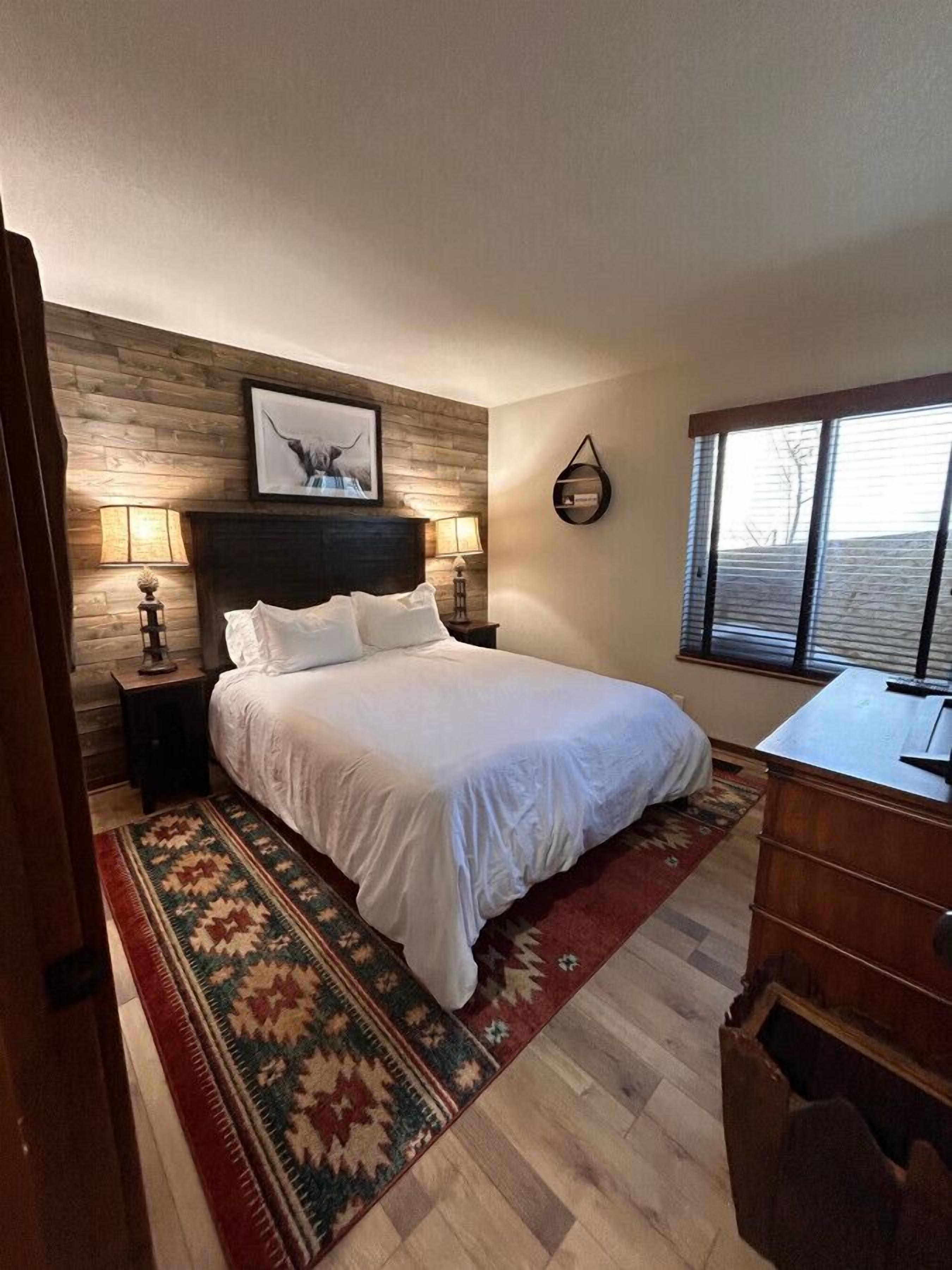 2 bedrooms, travel crib, WiFi