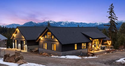 Huge game room, Hot tub, Sleeps 16+ with Bonus loft, ATV Snowmobile Trails