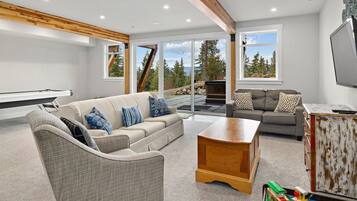 智能电视、壁炉、电子游戏、桌上足球